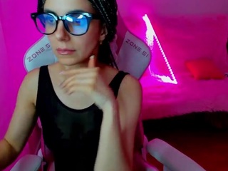 Melinda-Williams nude and sexy before cam for live chat