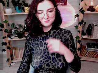 Mina-Moon nude and sexy before cam for live chat