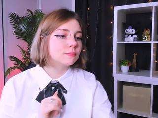Mirrisa nude and sexy before cam for live chat