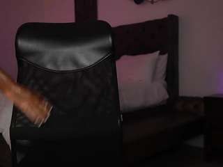 Ms-K nude and sexy before cam for live chat
