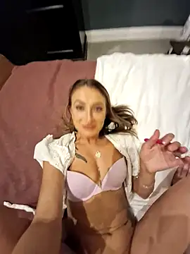 Pollypearson nude stripping on cam for live sex video chat