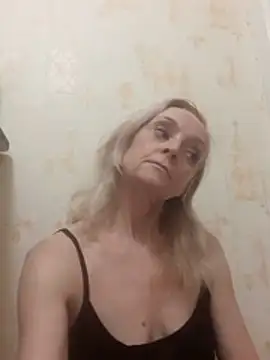 RedFox39 nude stripping on cam for live sex video chat