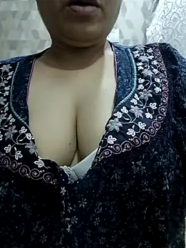 sapnaa1 nude stripping on cam for live sex video chat