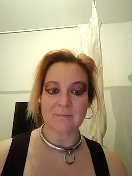 slettieada nude stripping on cam for live sex video chat