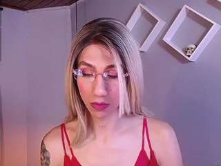 Sofiia-grrey nude and sexy before cam for live chat