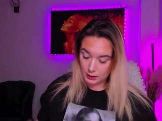SophieRay nude and sexy before cam for live chat