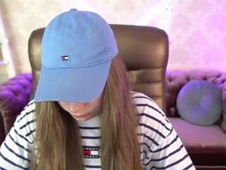 TilaraShine nude and sexy before cam for live chat