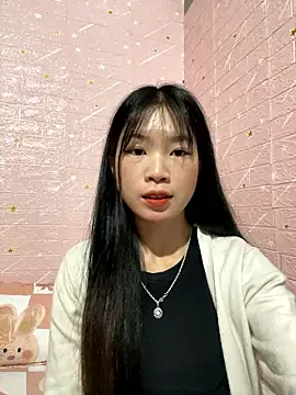 trannhu137002 nude stripping on cam for live sex video chat