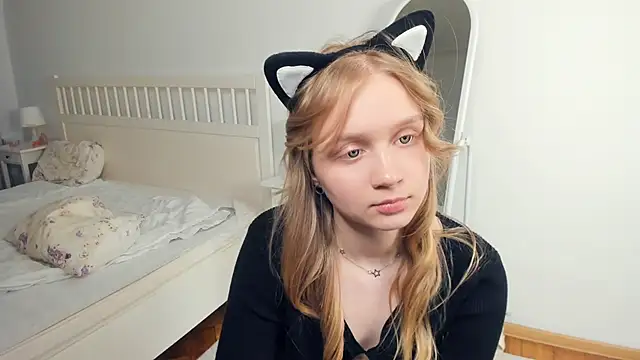 WendyJones nude stripping on cam for live sex video chat