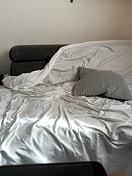 Yena_Squirrel nude stripping on cam for live sex video chat