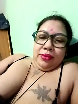 YOUR_LOVELY-40 nude stripping on cam for live sex video chat