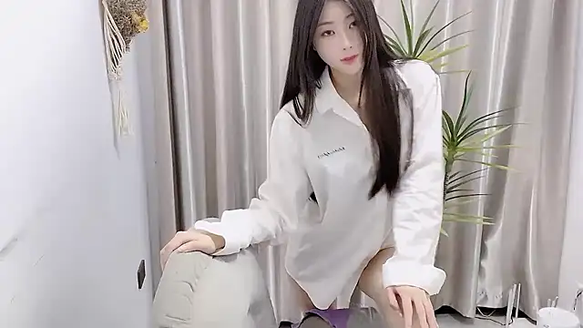 -Zoey nude stripping on cam for live sex video chat