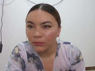 AIDAWILLIAM nude and sexy before cam for live chat