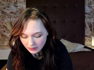 Al1ce-Adams nude and sexy before cam for live chat