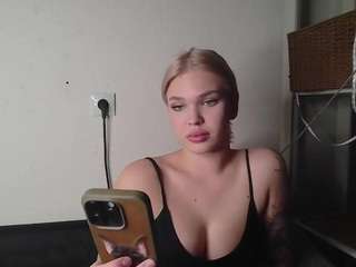 AlexaWells nude and sexy before cam for live chat