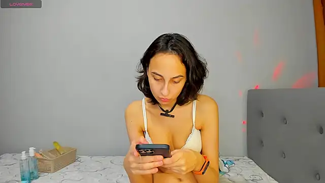 Alisagold90 nude stripping on cam for live sex video chat