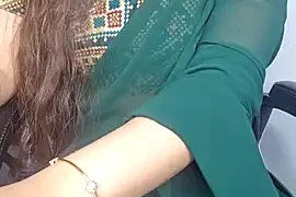 aliyaah_singh nude stripping on cam for live sex video chat