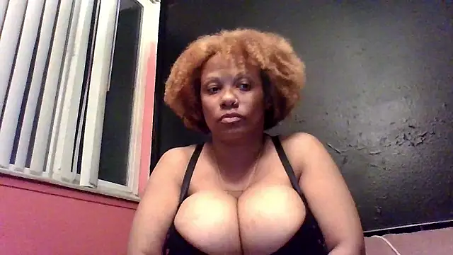 Anniemaybaby82 nude stripping on cam for live sex video chat