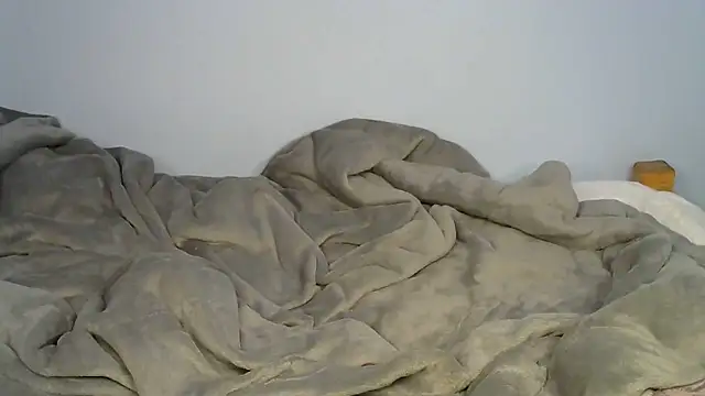 applebutt_ nude stripping on cam for live sex video chat