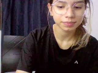 DearLucy nude and sexy before cam for live chat