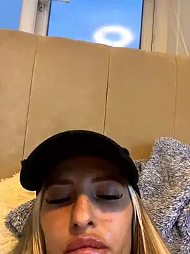 ElsDeex nude stripping on cam for live sex video chat