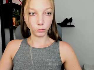 EmillyPlay nude and sexy before cam for live chat