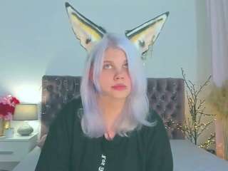 JoannLowe nude and sexy before cam for live chat