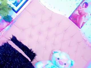 Kataleyafox nude and sexy before cam for live chat