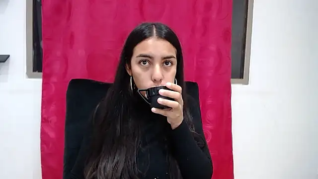 kirstie_hot_ nude stripping on cam for live sex video chat