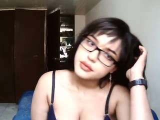 Laura HOT nude and sexy before cam for live chat