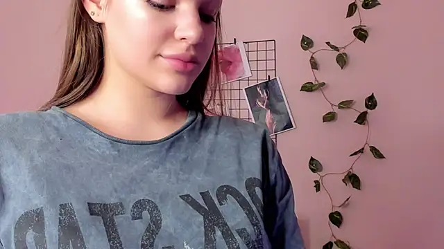 LisaMyerss nude stripping on cam for live sex video chat