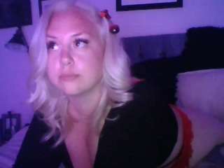 Little-Miss-Princ3ss nude and sexy before cam for live chat