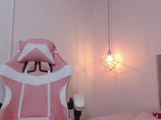 Megan-Loveee nude and sexy before cam for live chat