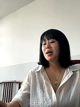Mili-0 nude stripping on cam for live sex video chat