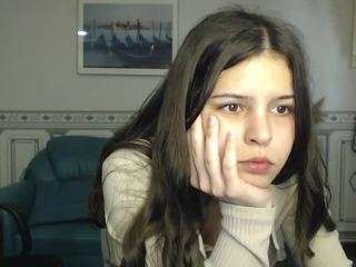 MollyOwens nude and sexy before cam for live chat