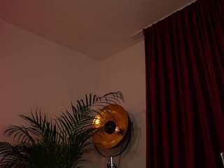 OlivaRuso nude and sexy before cam for live chat