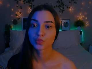 Queen-silvia nude and sexy before cam for live chat