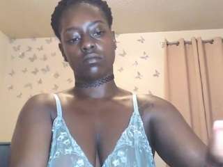 QueenMissie nude and sexy before cam for live chat