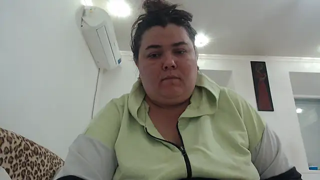 Rich_Liza nude stripping on cam for live sex video chat