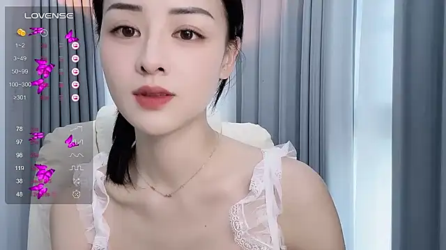 Serena000 nude stripping on cam for live sex video chat