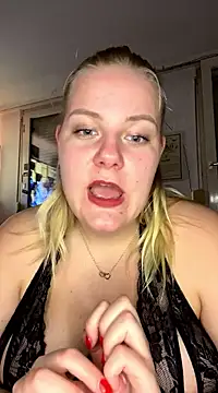 SexyLorii nude stripping on cam for live sex video chat