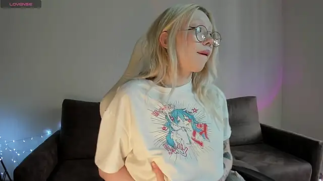 SilverMoly nude stripping on cam for live sex video chat