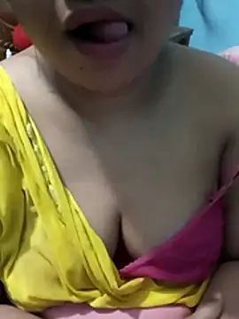 SONIA23s nude stripping on cam for live sex video chat