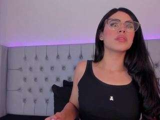 Sophie-Suarez nude and sexy before cam for live chat