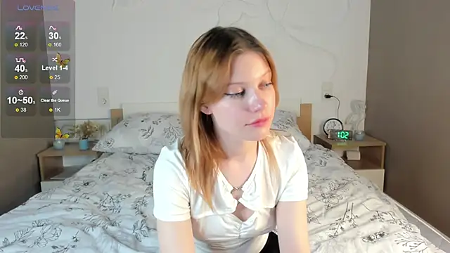 TaraBrooks nude stripping on cam for live sex video chat