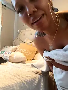 Wetty4Daddy nude stripping on cam for live sex video chat