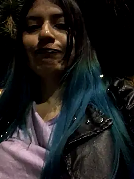 white_roxy nude stripping on cam for live sex video chat