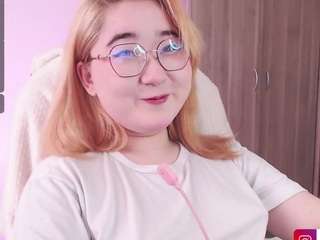 Your-peach-girl nude and sexy before cam for live chat