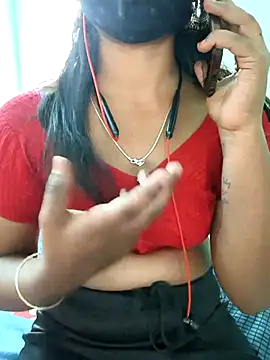 Dreamqueentamill nude stripping on cam for live sex video chat