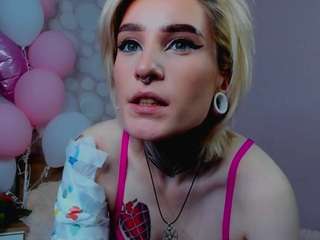 EdwinaDarlington nude and sexy before cam for live chat